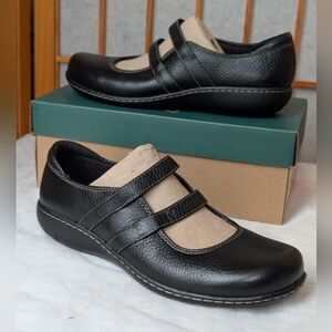 NIB Clarks Slip On Comfort Walking Shoe | 8 Wide | NEW Women's Leather Mary Jane